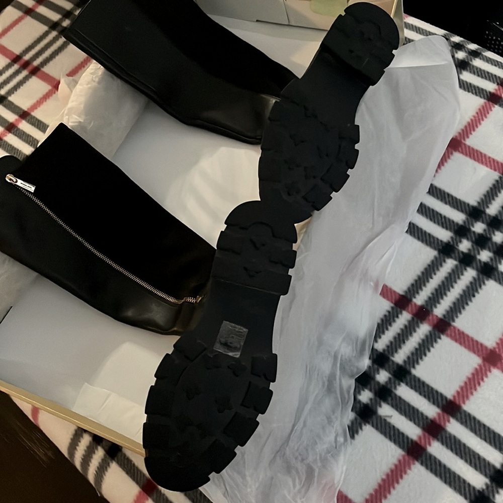 Michael Kors Ridley Boot - Picture 4 of 5